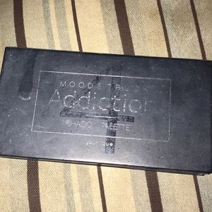 Younique Addiction Palette 4